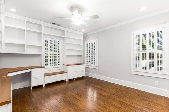 Building Photo - 656 Yorkshire Rd NE