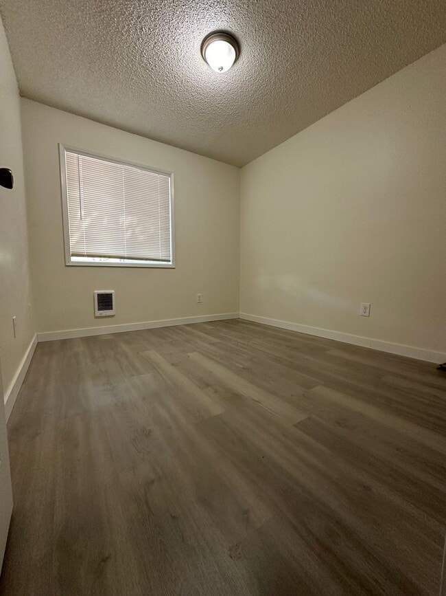 Building Photo - Lantana Apartments