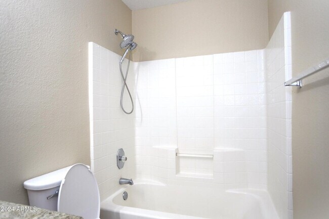 Building Photo - 1130 W Raven Dr