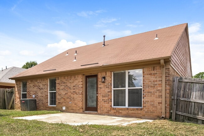 Building Photo - 5378 Russell Dr