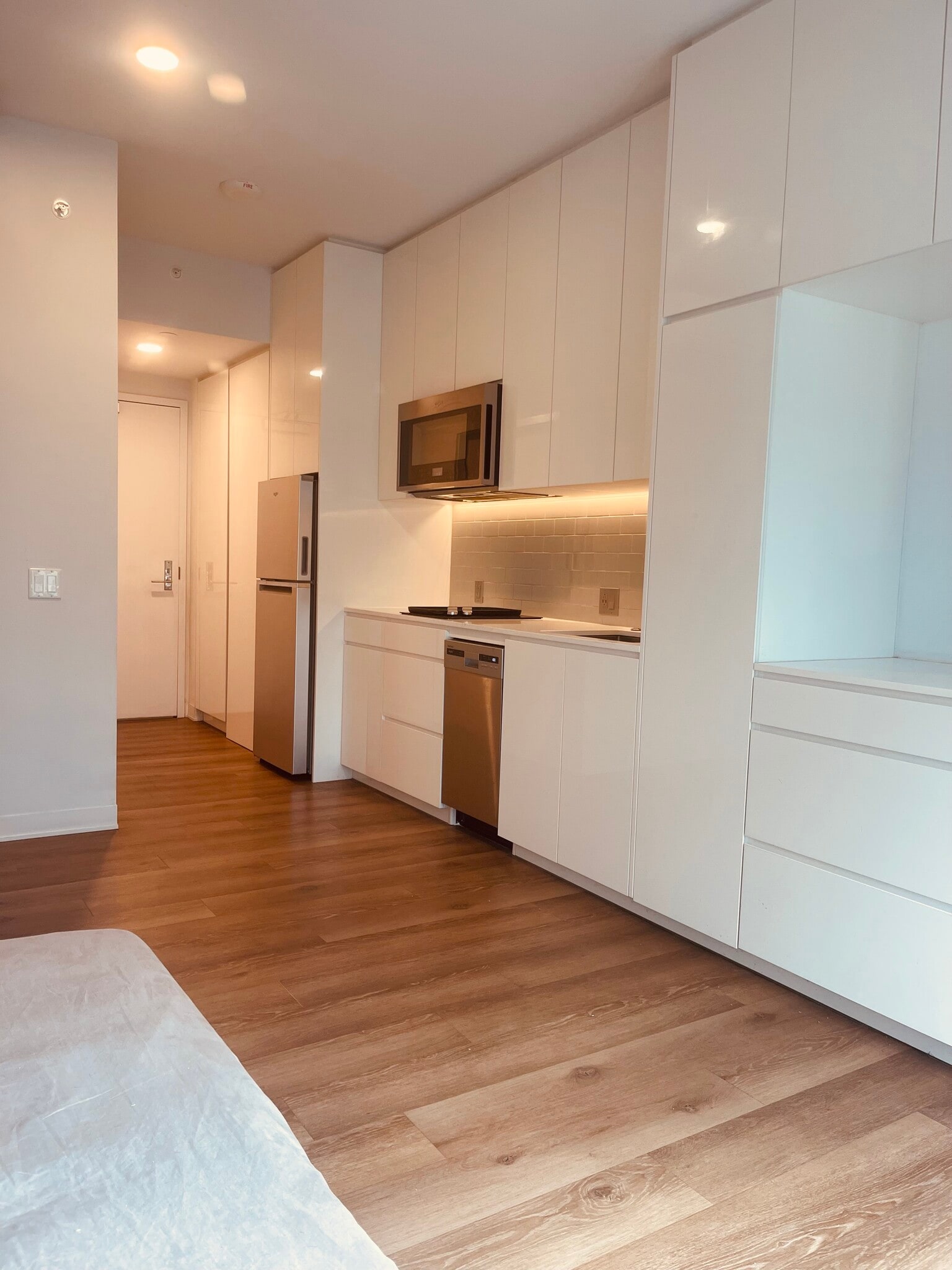 Building Photo - 987 Queen St