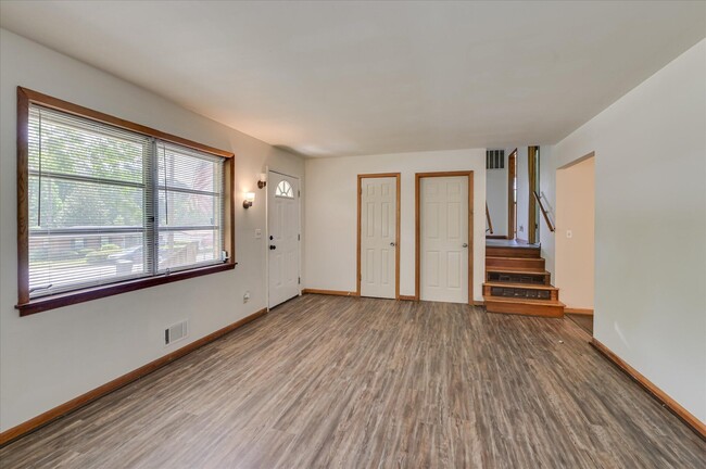 Building Photo - 1114 Terrace Cir