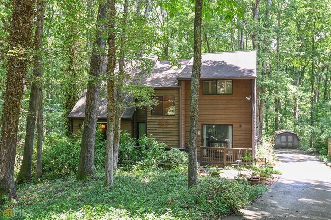 Building Photo - Spacious 3-Bedroom Home on Private Lot in ...