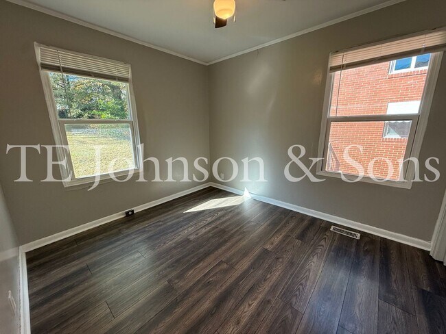 Building Photo - Cozy Greensboro Home with Modern Comforts