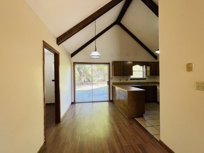 Building Photo - Home For Rent