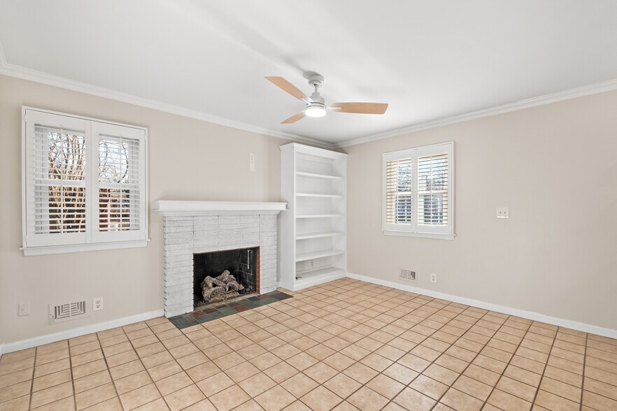 Building Photo - 318 Castleview Dr