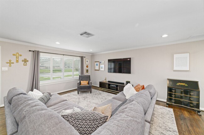 Building Photo - 10607 Chimney Rock Rd