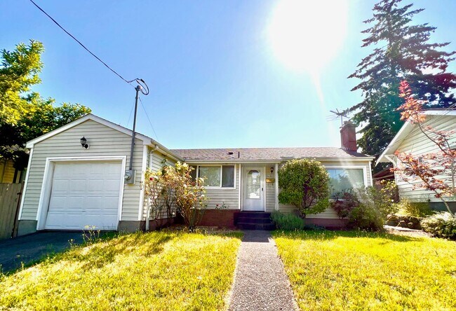 Building Photo - Recently Renovated House With Fenced Back ...