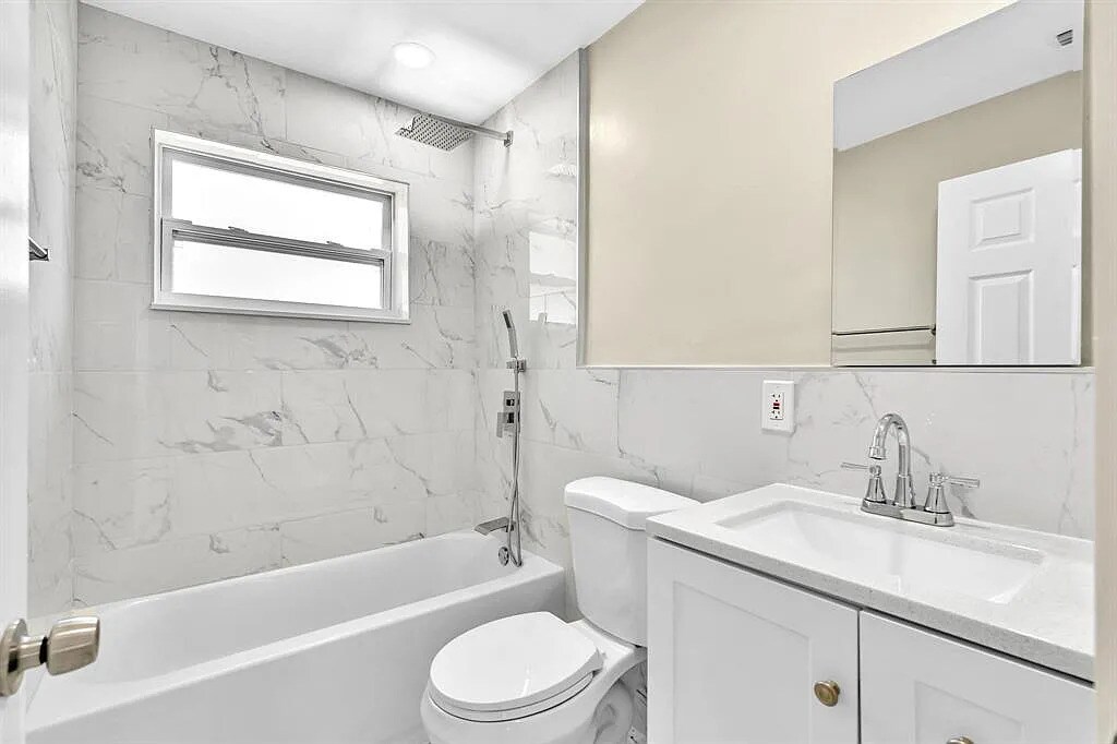 Building Photo - 2770 NW 25th St