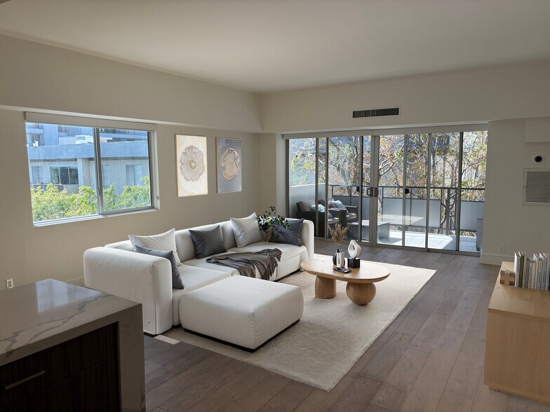 Building Photo - 1155 N La Cienega Blvd