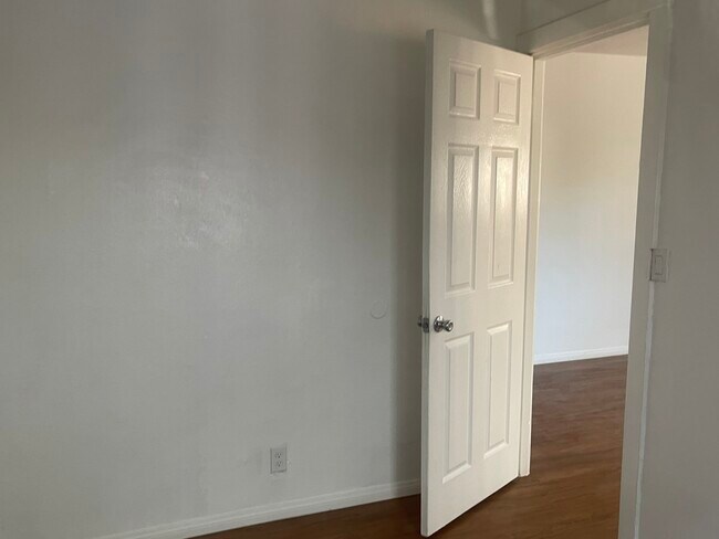 Building Photo - 1118 N Norman Ct