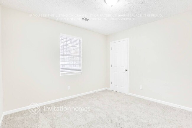 Building Photo - 50 Hidden Ridge Dr