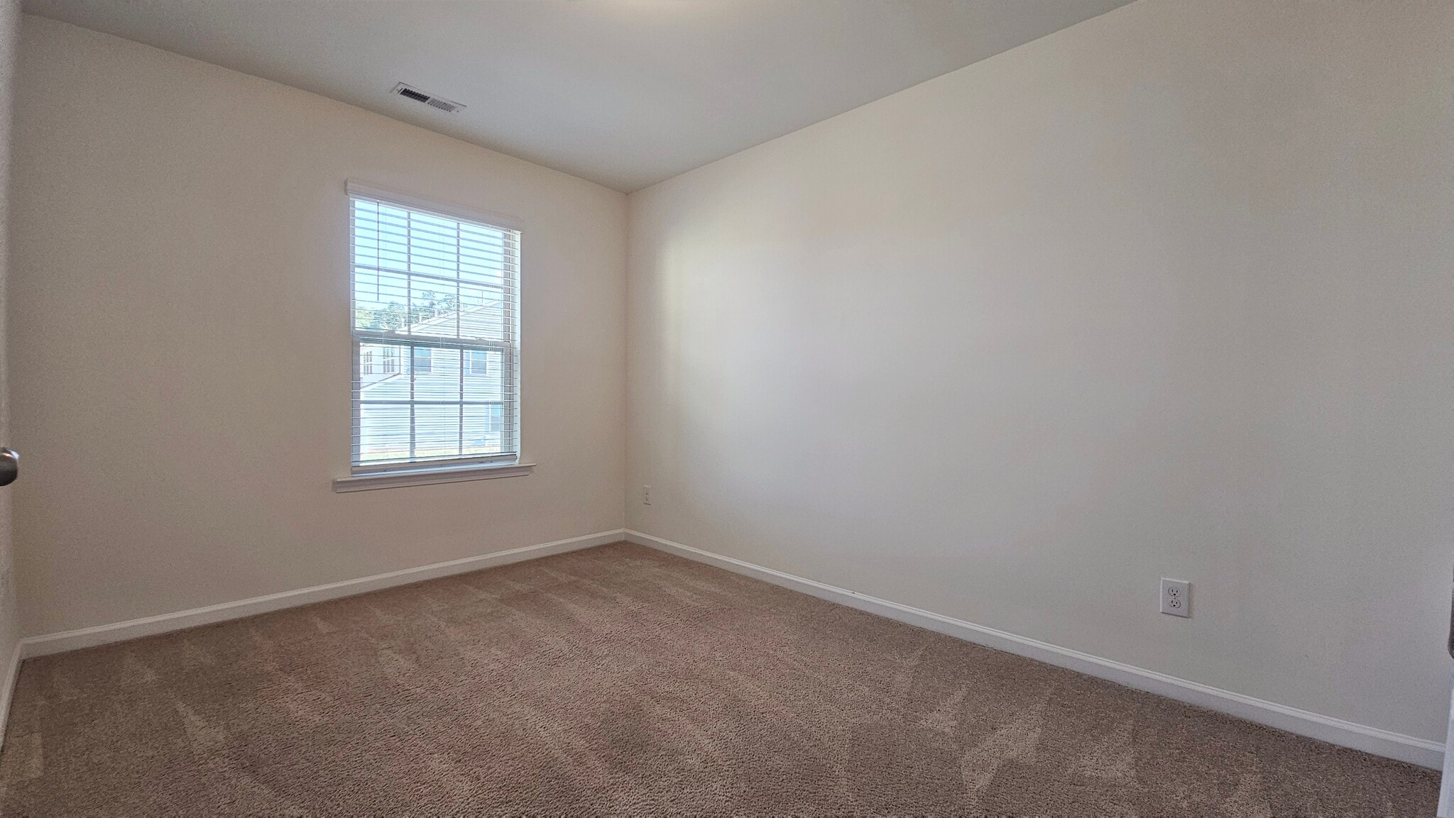 Building Photo - 90 W Grove Point Dr