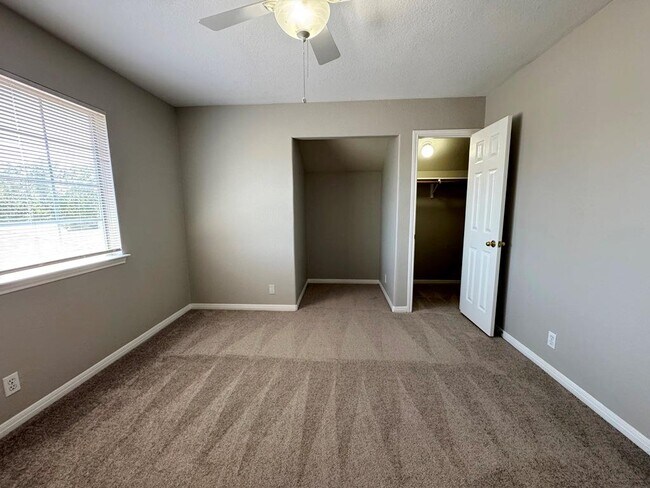 Building Photo - 5844 Back Bay Ln