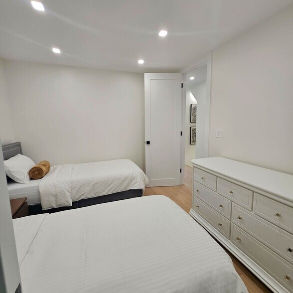 Building Photo - 3239 46th St