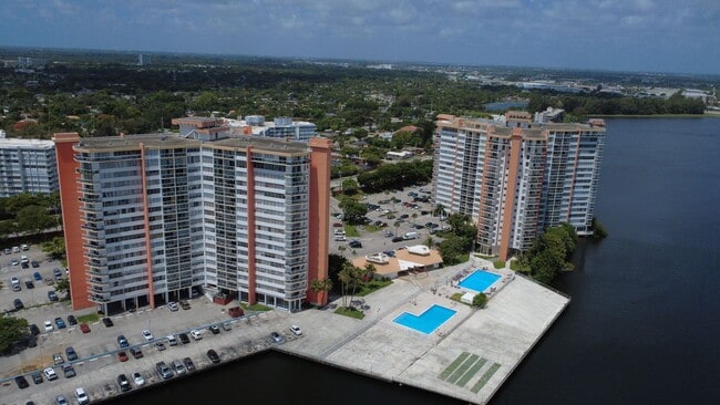 Building Photo - Spacious One Bedroom Two Bath Condo with P...