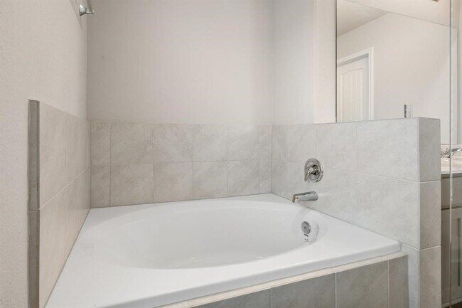 Building Photo - 2580 Westslope Dr