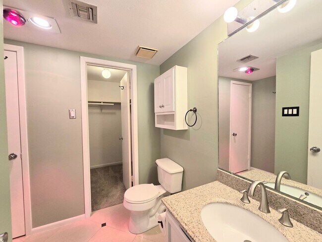 Building Photo - 3103 Eisenhauer Rd