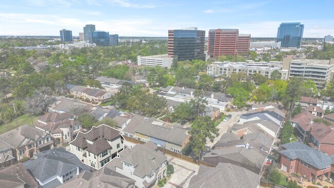 Building Photo - 622 Pink Azalea Trail