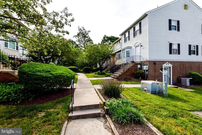 Primary Photo - 15043 Cherrywood Dr