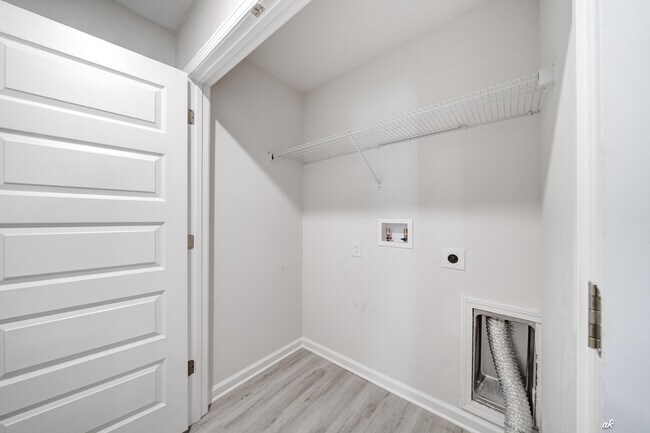 Building Photo - 5028 Rivergrass Dr