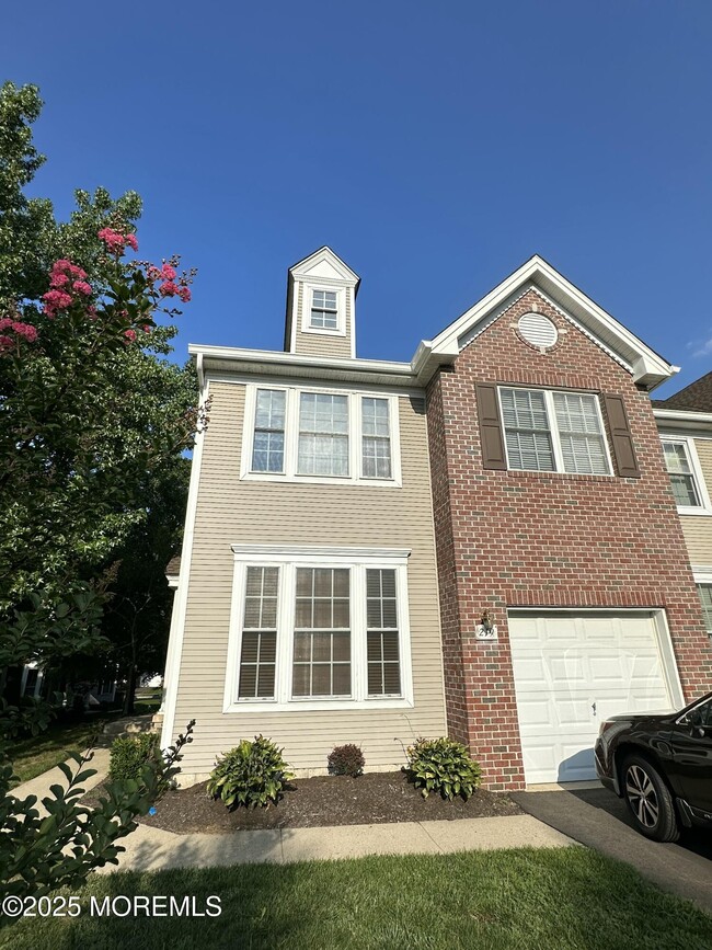 Building Photo - 219 Satinwood Dr