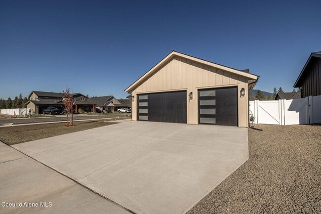 Building Photo - New Home in Thayer Farms North!