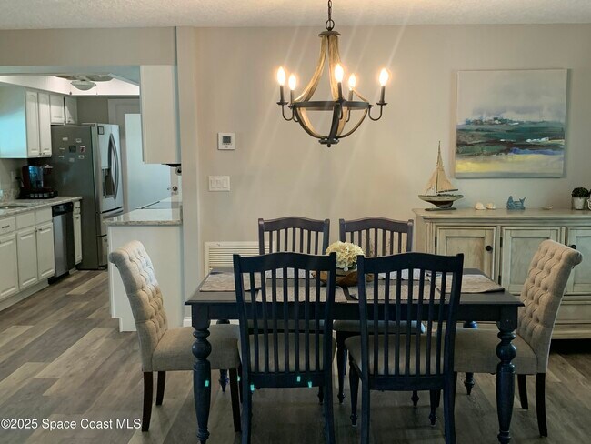 Building Photo - 658 Hibiscus Dr