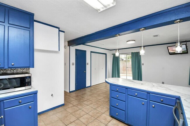 Building Photo - 1207 Martingale Ct