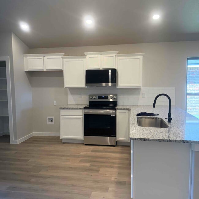 Building Photo - 3004 Buckthorn Dr