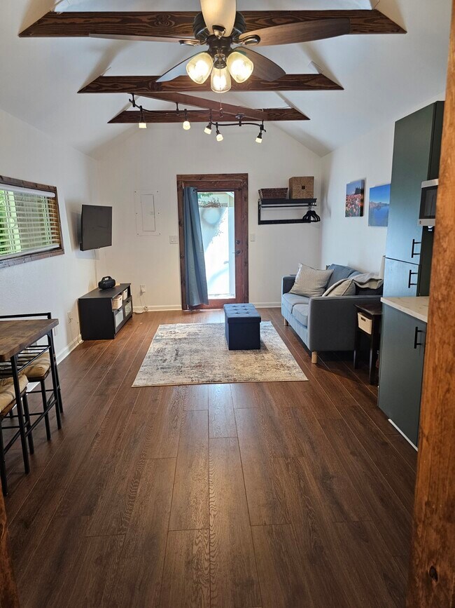 Building Photo - 1310 18th St NE