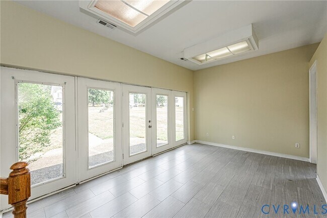 Building Photo - 811 Kiefer Field Ct
