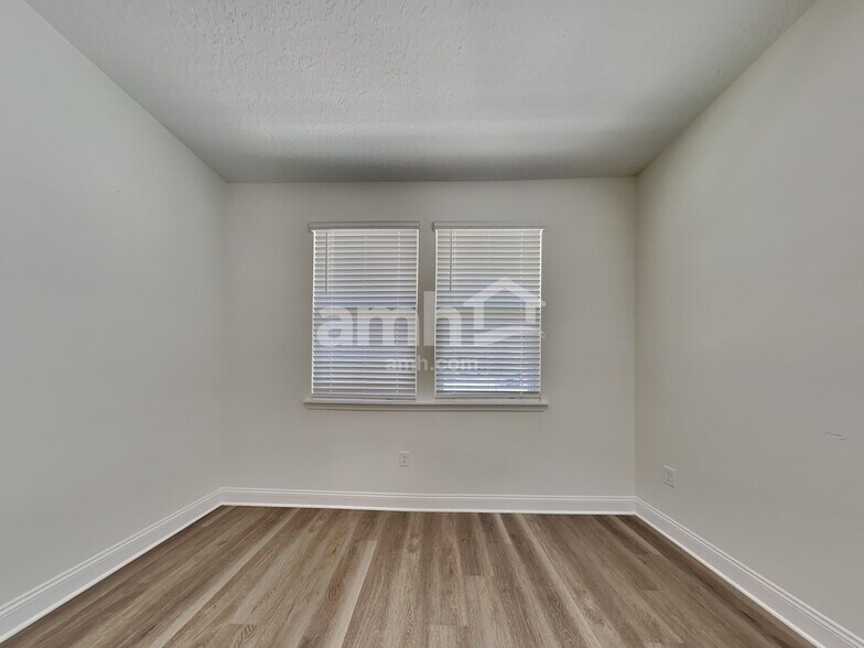 Building Photo - 11560 Bay Hl Cir