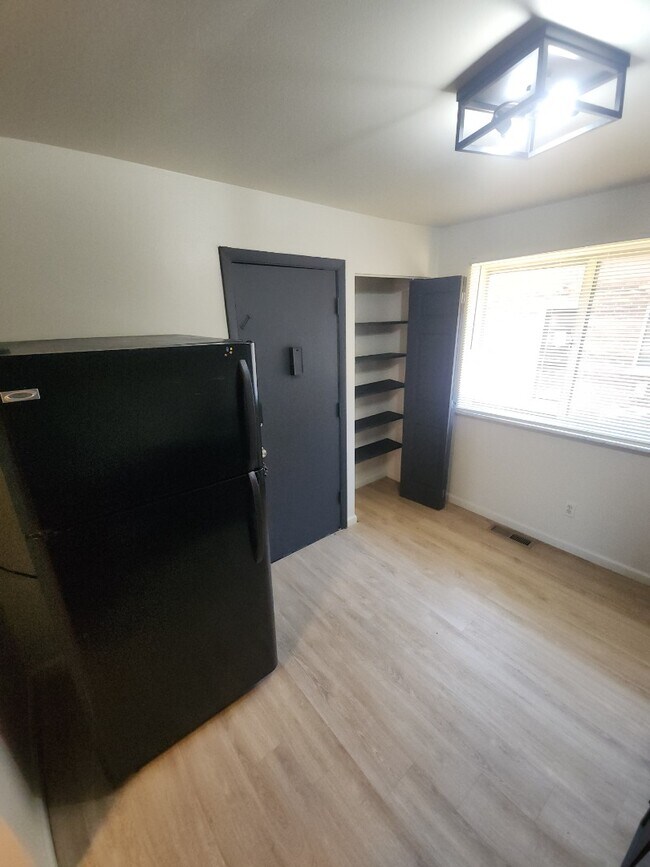 Building Photo - 1 Bedroom 1 Bath