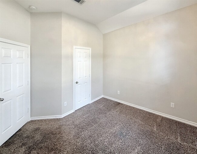 Building Photo - 3104 Hoffman Dr