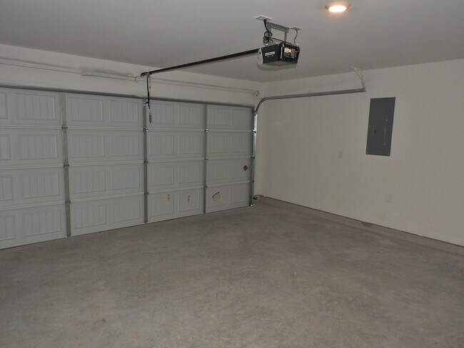 Building Photo - 2226 Laurel Bloom Ln