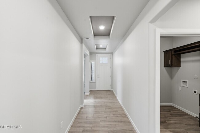 Building Photo - 927 Brass Hl Ave