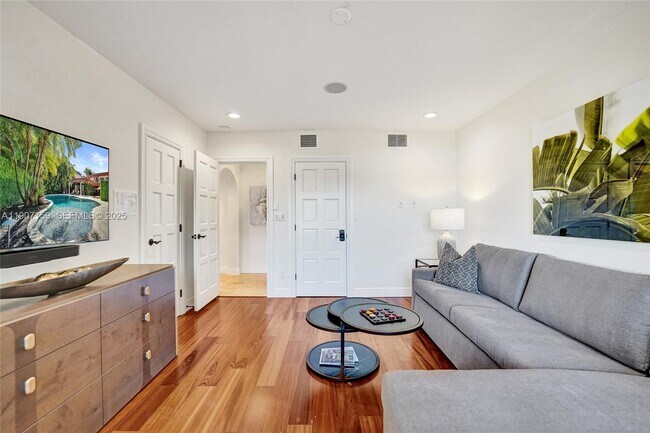 Building Photo - 2035 NE 31st Ave