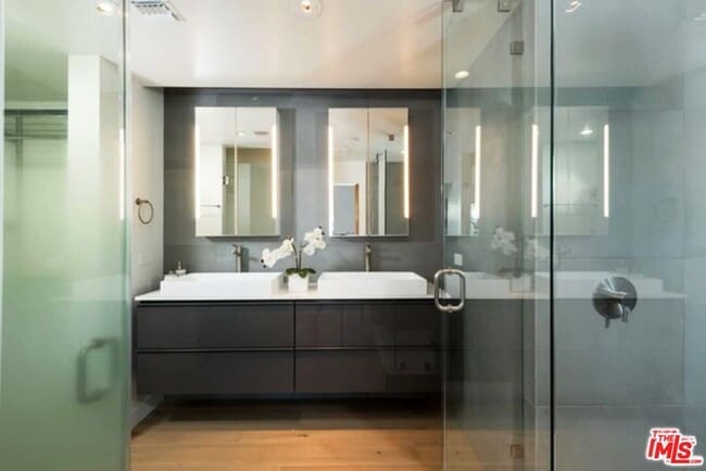 Building Photo - 6685 W Daychar Dr