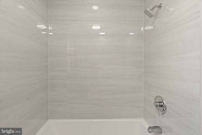 Building Photo - 418 Delview Ln