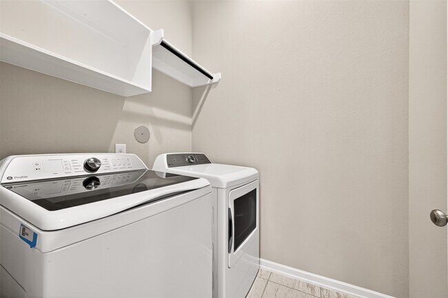 Building Photo - 9442 Starlight Oak Dr