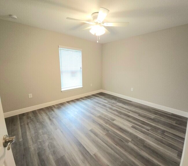 Building Photo - 116 Pine Trce