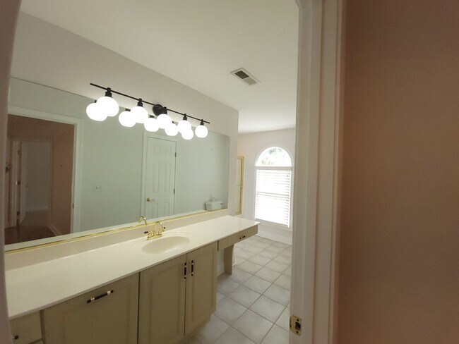 Building Photo - Knoxville 37934 - 4 bedroom, 3.5 bath home...