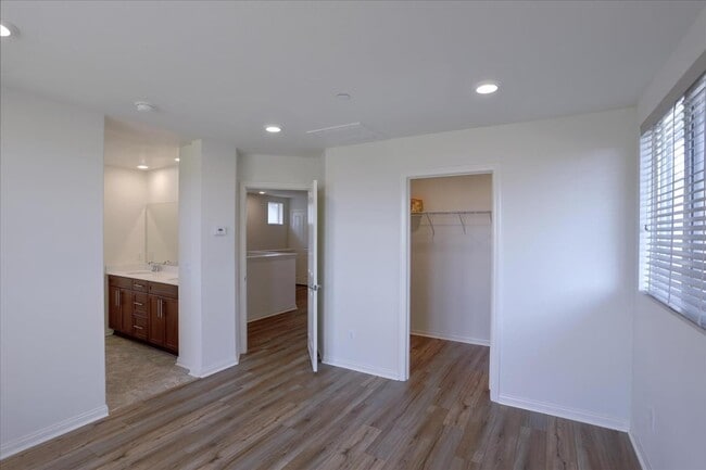 Building Photo - 9153 Foster Ln