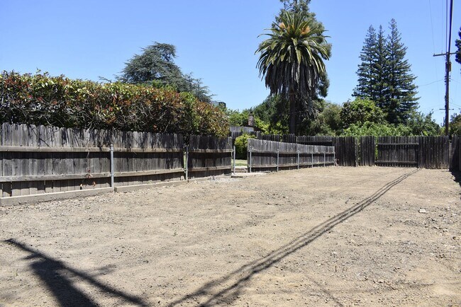 Building Photo - 5150 Oak Leaf Ave