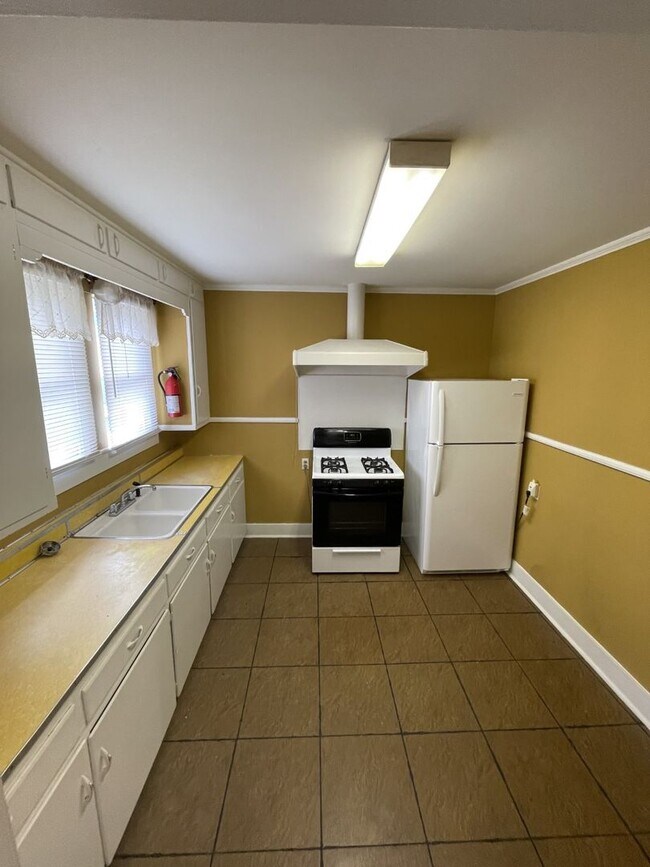 Building Photo - 609 Jefferson Blvd