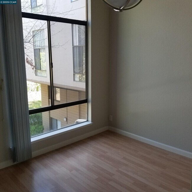 Building Photo - 310 N Civic Dr