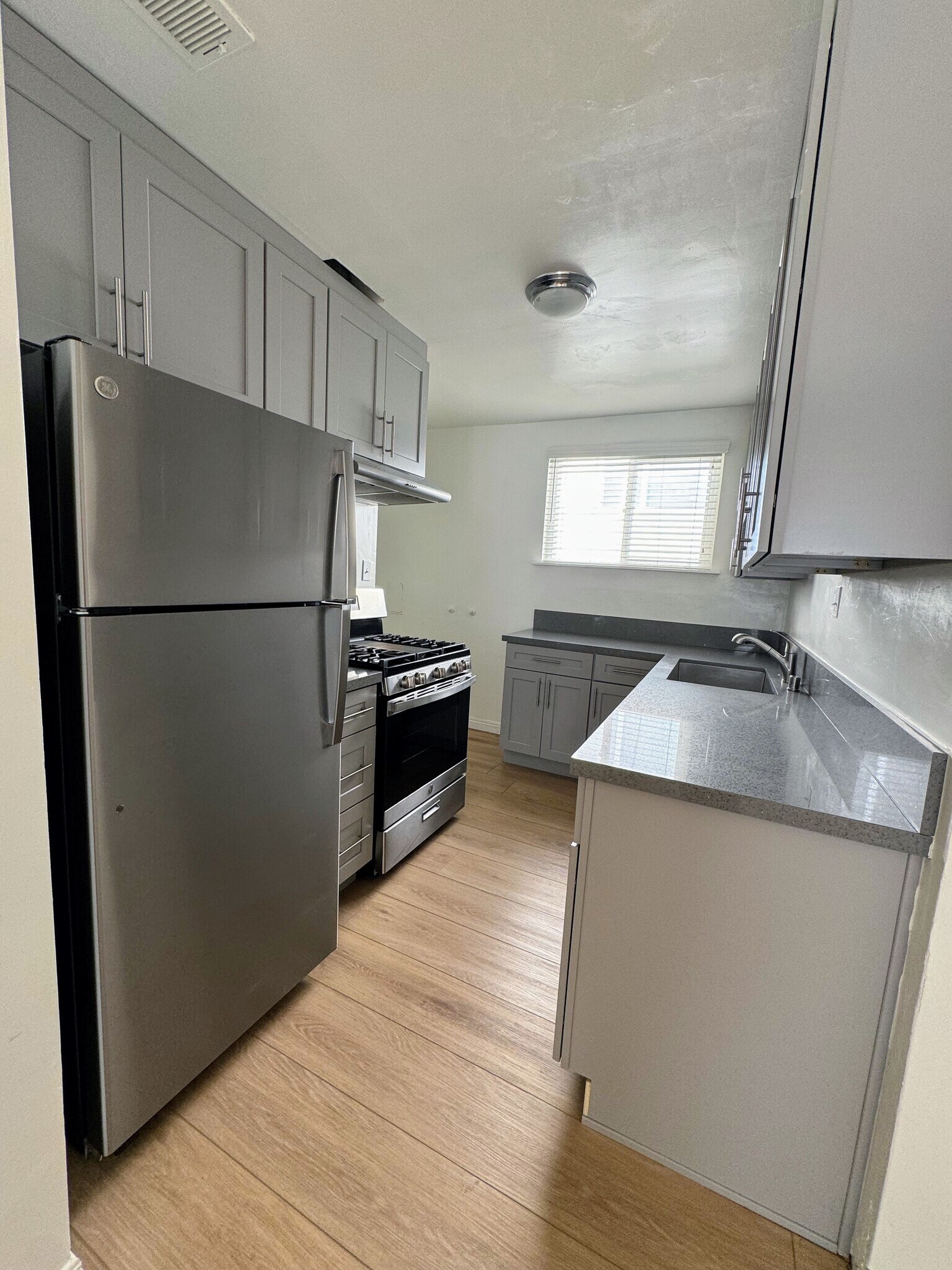 BRAND NEW cabinets, countertops, and cabinets - 839 21st St