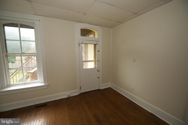 Building Photo - 301 S Broad St