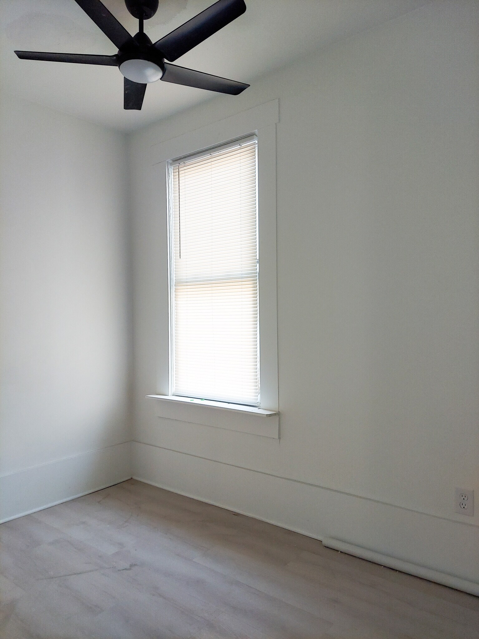 Building Photo - 2301 N Leavitt St